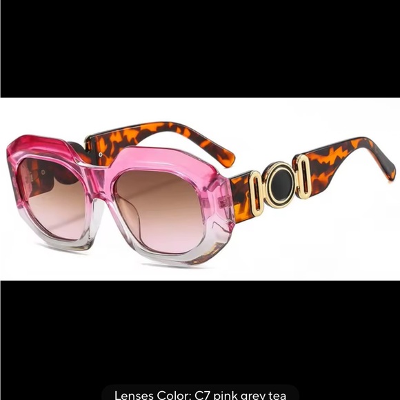 Stylish Pink Gradient Sunglasses
3340 - Picture 2 of 2